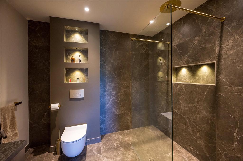 En Suite Bathroom