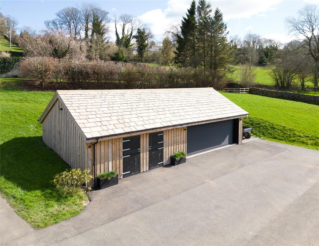 Garage / Stables