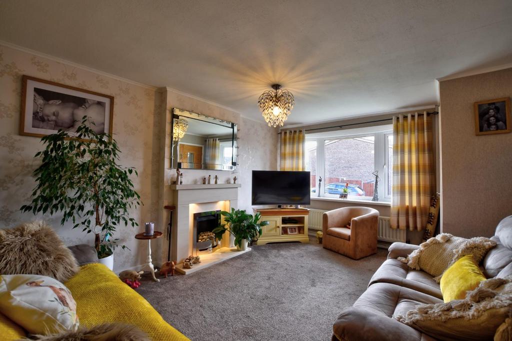 Grassington Drive, Burnley 3 bed semidetached house for sale £170,000