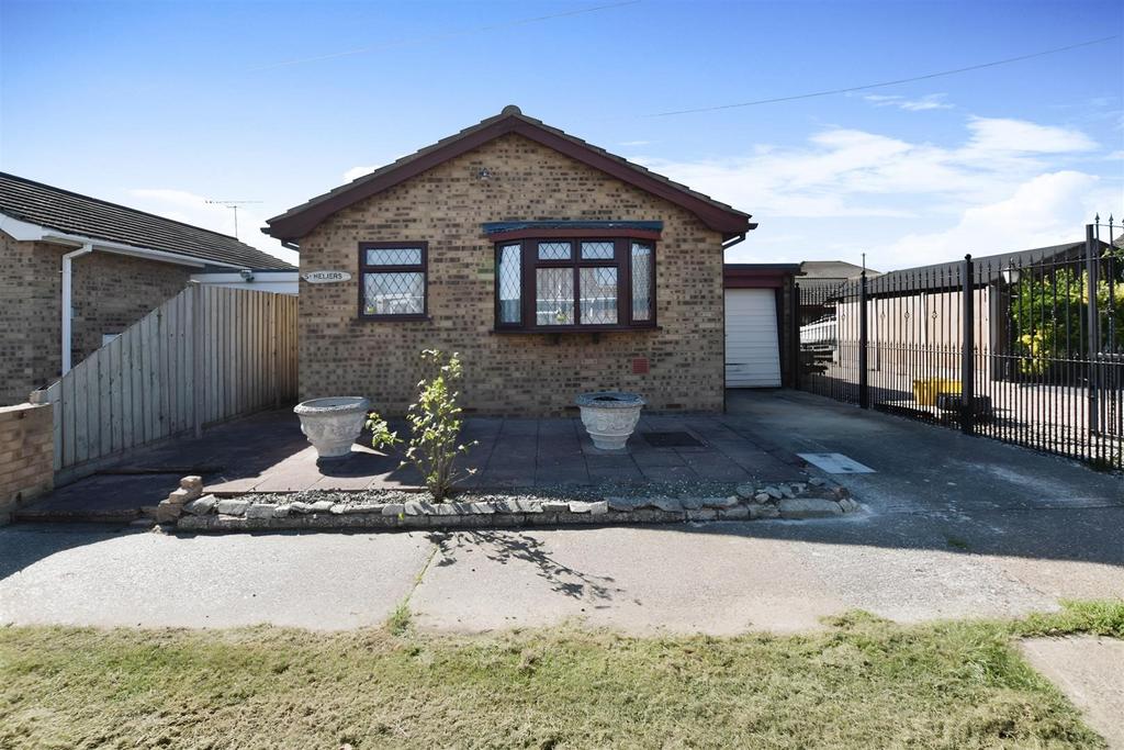 Sprundel Avenue, Canvey Island SS8 1 Bed Detached Bungalow For Sale - £ ...