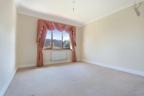 16 The Paddocks, Stapleford Abbotts, Romford, RM4 1HG