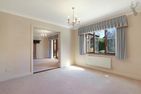 16 The Paddocks, Stapleford Abbotts, Romford, RM4 1HG