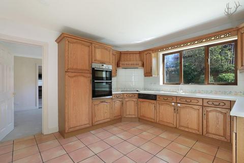 16 The Paddocks, Stapleford Abbotts, Romford, RM4 1HG