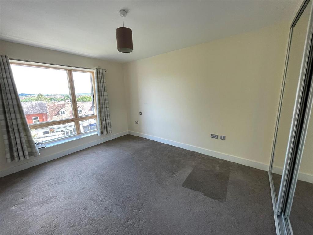Bedroom 1.jpg