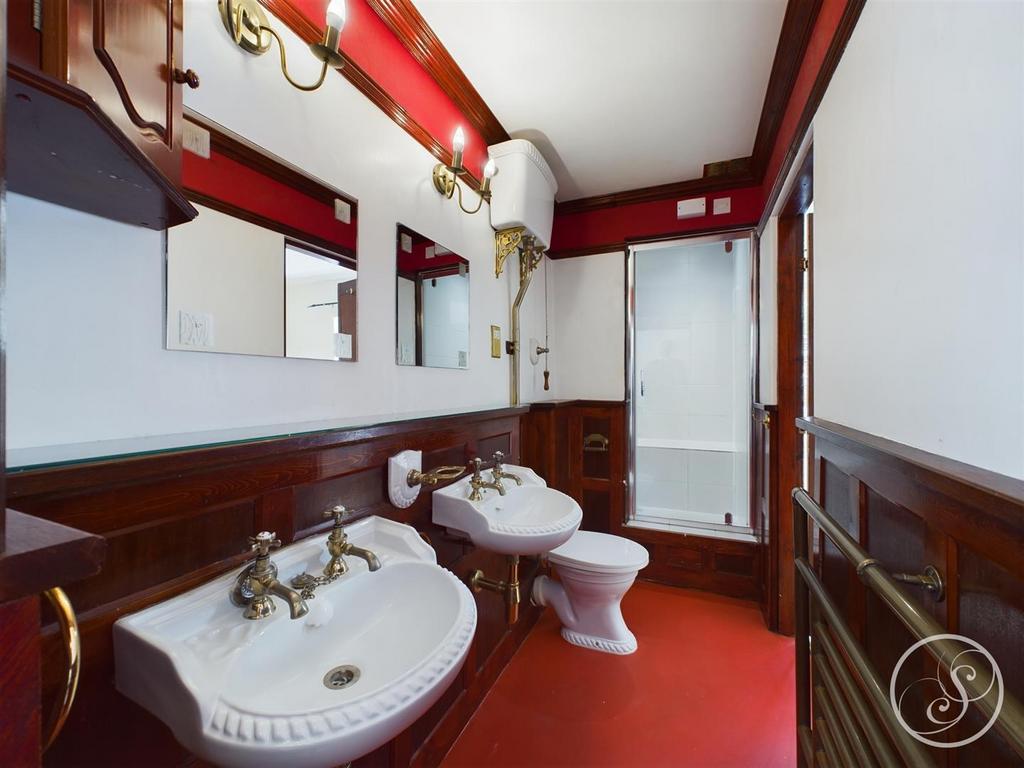 Bedroom 1 En-suite
