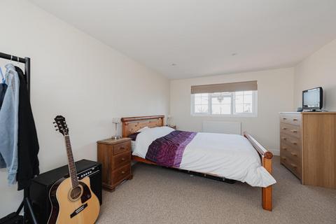 52 Delaporte Close, Epsom, KT17 4AF