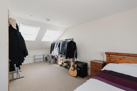 52 Delaporte Close, Epsom, KT17 4AF