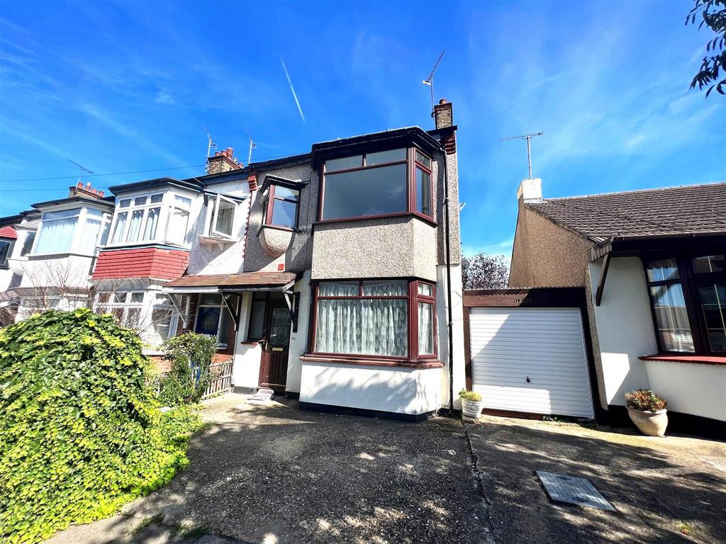 Northview Drive, WestcliffOnSea 4 bed house £1,600 pcm (£369 pw)