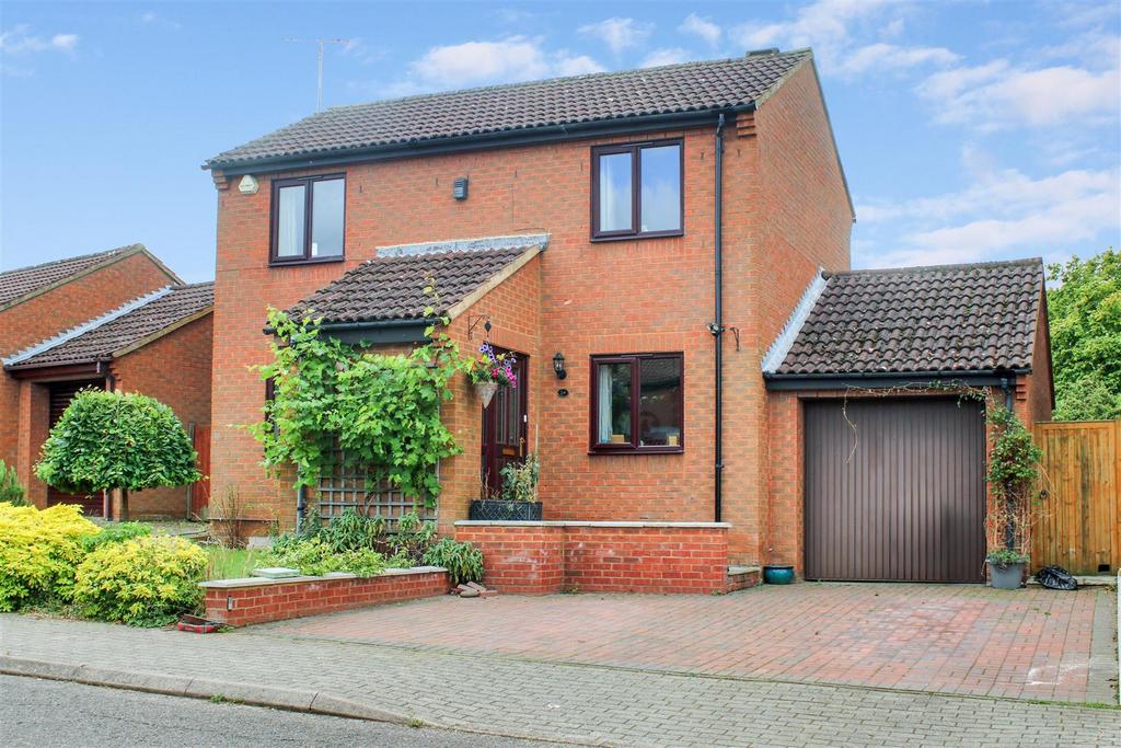Thorneycroft Lane, Downhead Park, Milton Keynes 3 bed detached house
