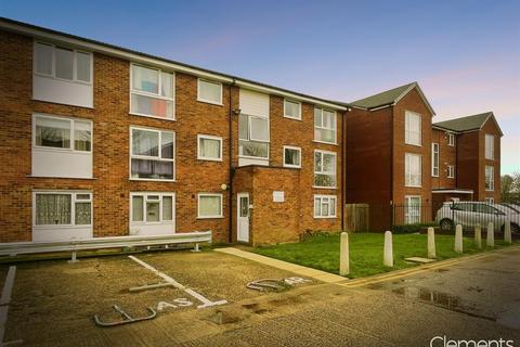 81 Burns Drive, Hemel Hempstead, HP2 7NW
