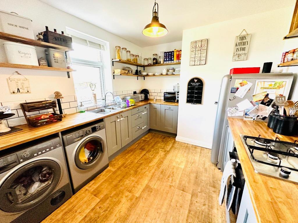 Dining kitchen