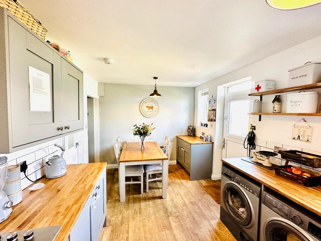 Dining kitchen