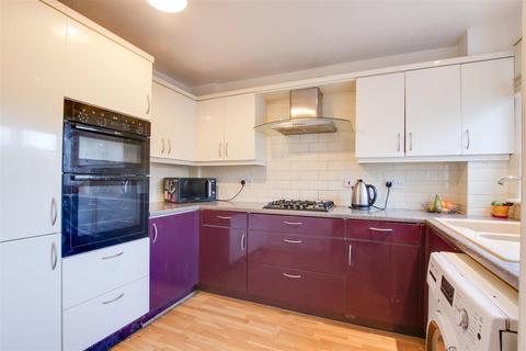 3 bedroom semi-detached house for sale, Nunsbury Drive, Turnford