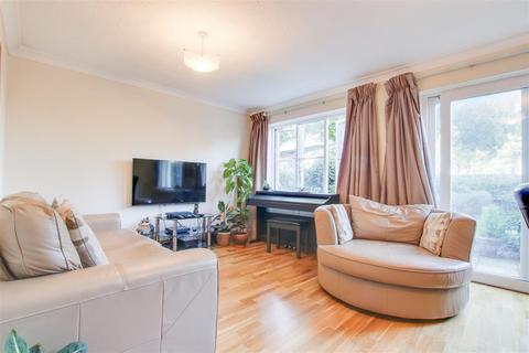 3 bedroom semi-detached house for sale, Nunsbury Drive, Turnford