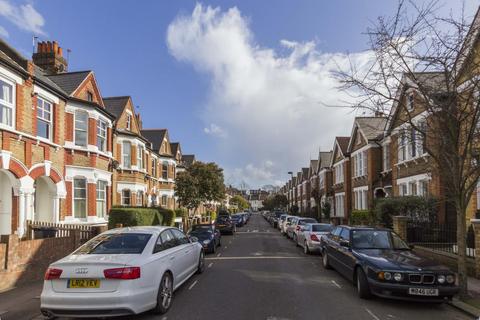 2 bedroom flat to rent, Lynette Avenue, SW4