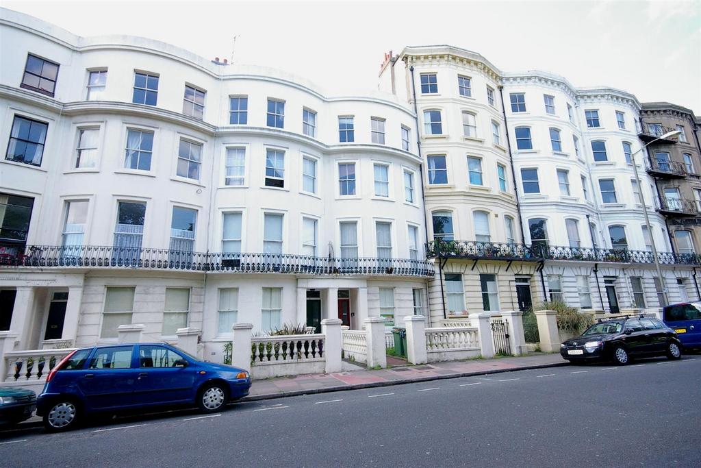 Vernon Terrace, Brighton 2 bed flat - £1,500 pcm (£346 pw)