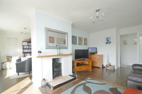 2 bedroom detached bungalow for sale - CLOSE TO LOCAL AMENITIES * SHANKLIN