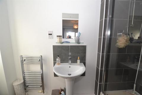 8 Jacobs Croft, Clayton, Bradford, BD14 6SU