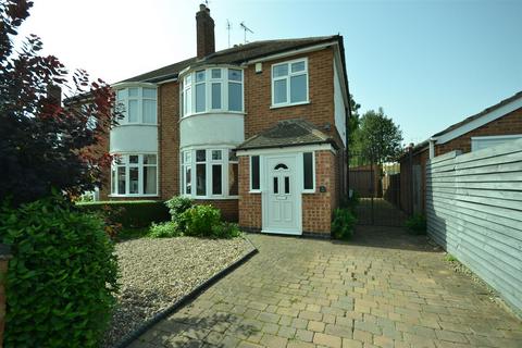 3 bedroom semi-detached house for sale - South Kingsmead Road, Knighton