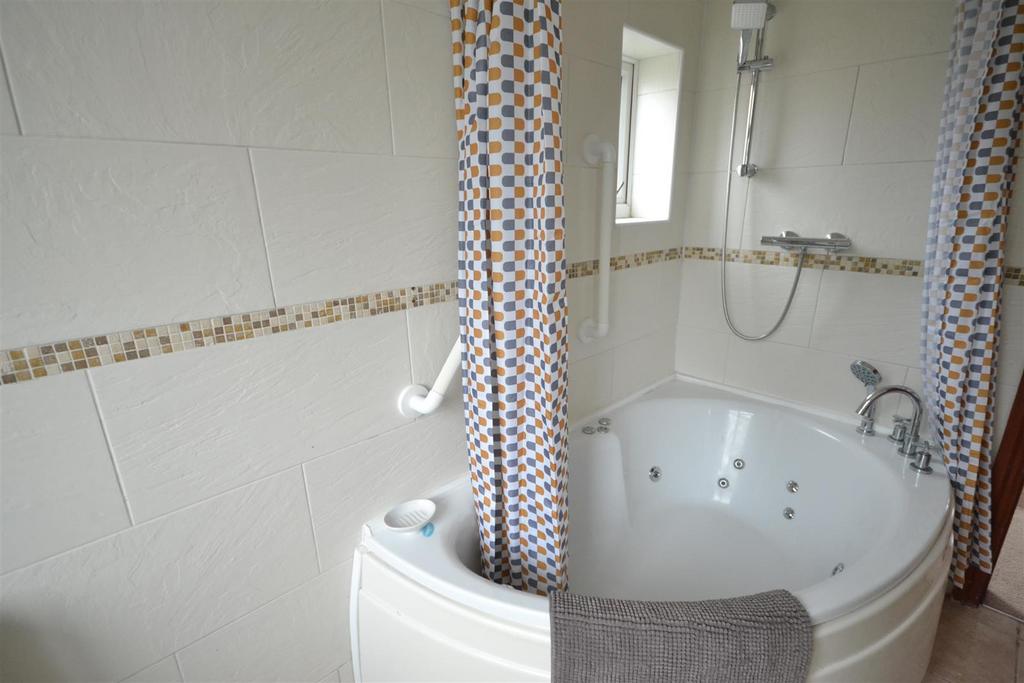 BATHROOM SUITE &amp; SHOWER