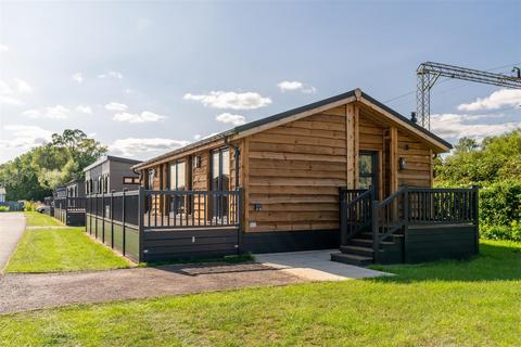 2 bedroom park home for sale, Roydon Marina Village, Roydon