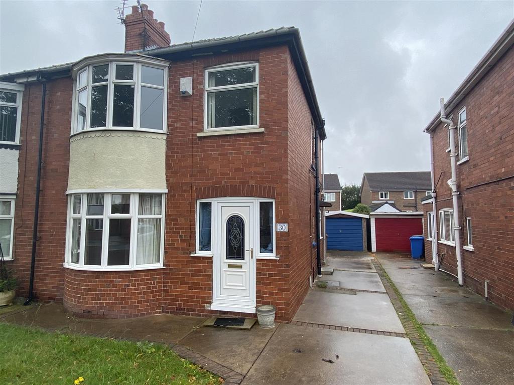 Rutland Road, Goole 3 bed semidetached house £795 pcm (£183 pw)