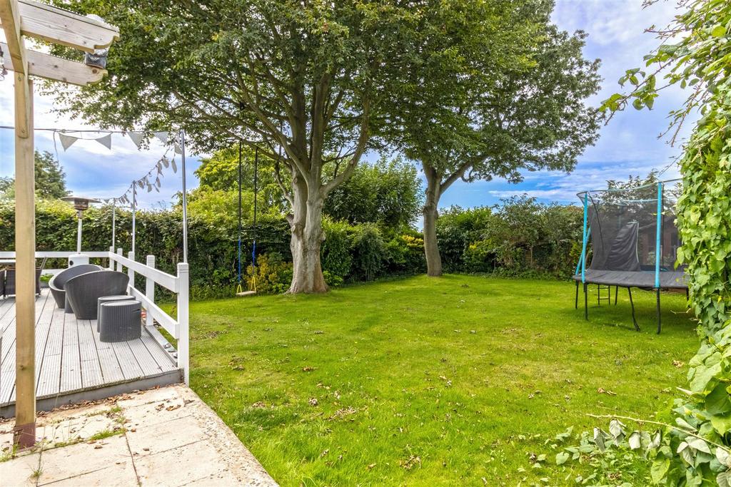 Hayling Rise, Worthing 4 bed detached bungalow for sale £675,000