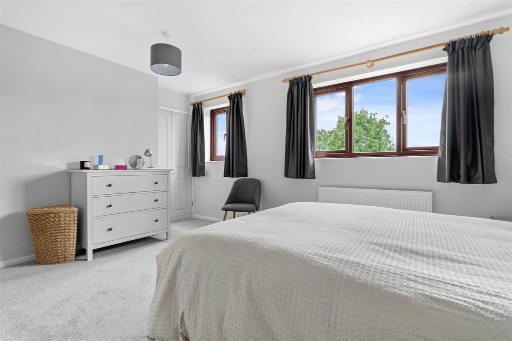 21 Himbleton Road - bedroom 1.jpg