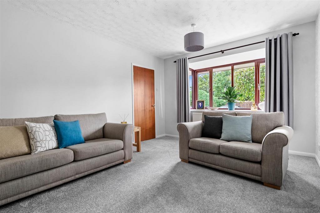 21 Himbleton Road - living room .jpg