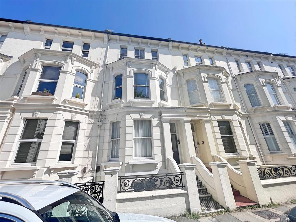 Albert Road, Brighton 2 bed apartment £1,500 pcm (£346 pw)