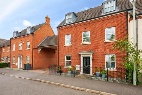 3 Abrahams Close, Bedford, MK40 3EJ
