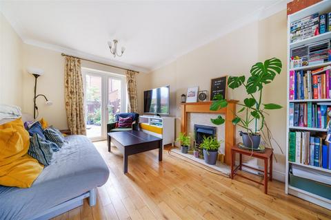3 Abrahams Close, Bedford, MK40 3EJ