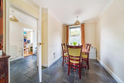 3 Abrahams Close, Bedford, MK40 3EJ
