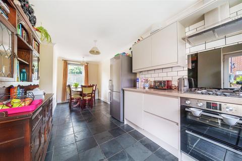 3 Abrahams Close, Bedford, MK40 3EJ