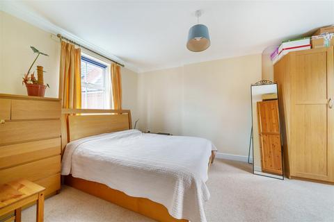 3 Abrahams Close, Bedford, MK40 3EJ