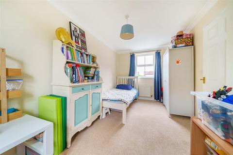 3 Abrahams Close, Bedford, MK40 3EJ