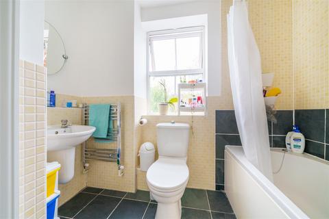 3 Abrahams Close, Bedford, MK40 3EJ
