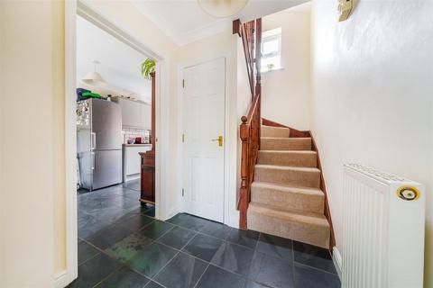 3 Abrahams Close, Bedford, MK40 3EJ
