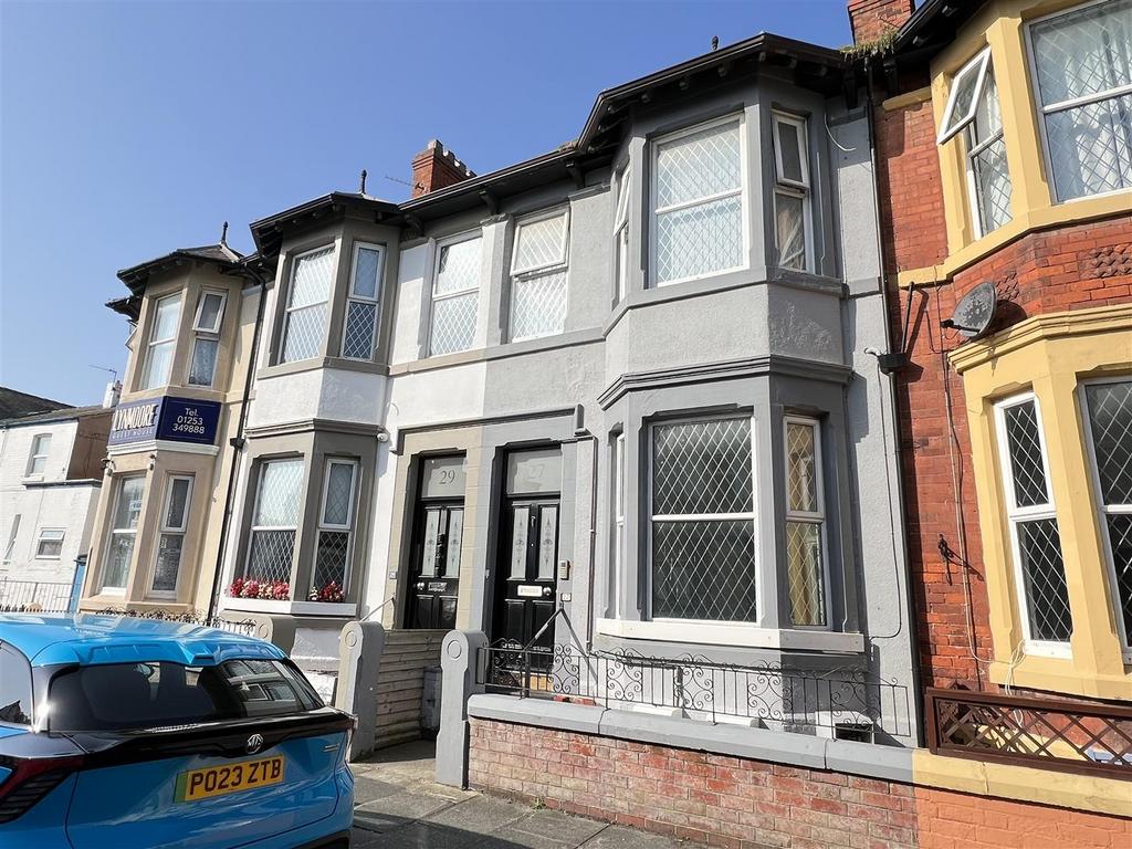 27 Moore Street, Blackpool 1 bed ground floor flat £450 pcm (£104 pw)