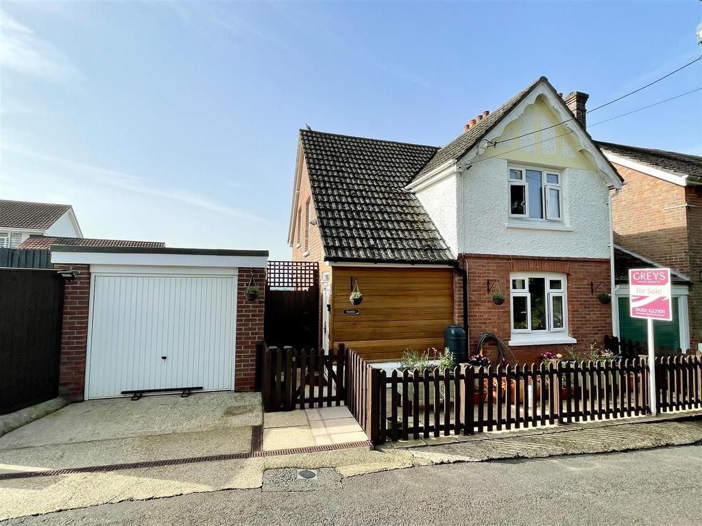 Eldons Drove, Poole BH16 2 bed link detached house £459,950