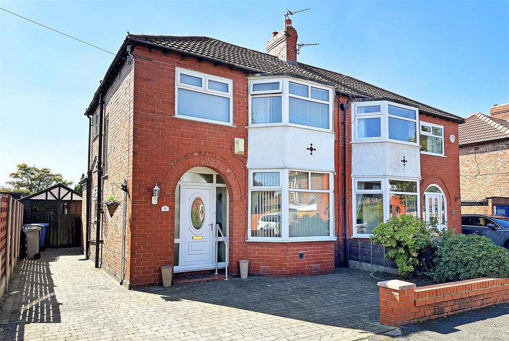 Eaton Drive, Timperley 3 bed semidetached house for sale £400,000