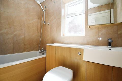 22 Manor Park, Preston, Hull, HU12 8XE
