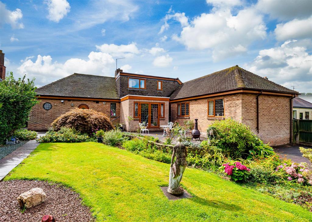 66 Gospel End Road, Sedgley, Dudley 3 bed detached bungalow for sale