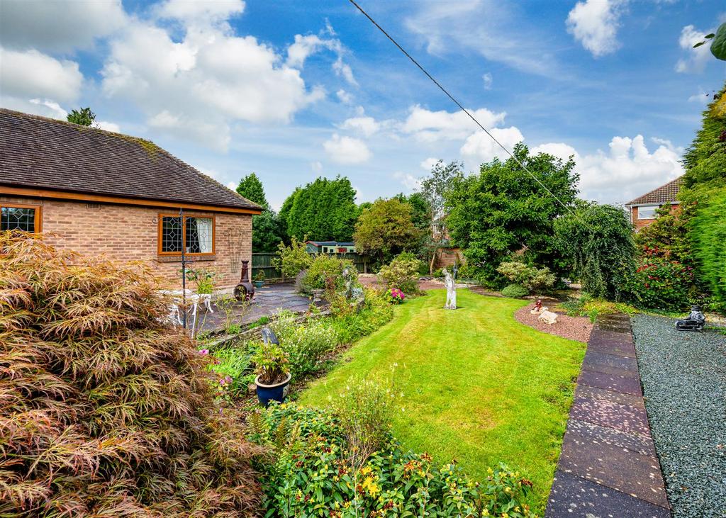 66 Gospel End Road, Sedgley, Dudley 3 bed detached bungalow for sale