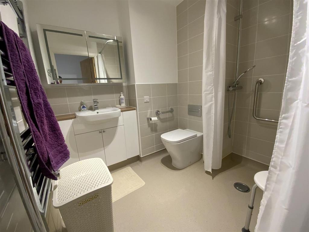 Wet room shower room