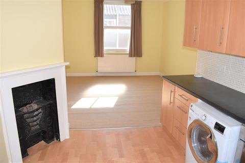 3 bedroom flat to rent, Low Skellgate, Ripon