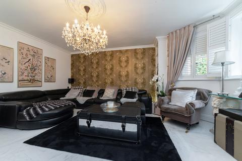 4 bedroom apartment to rent, Langland Gardens, London NW3