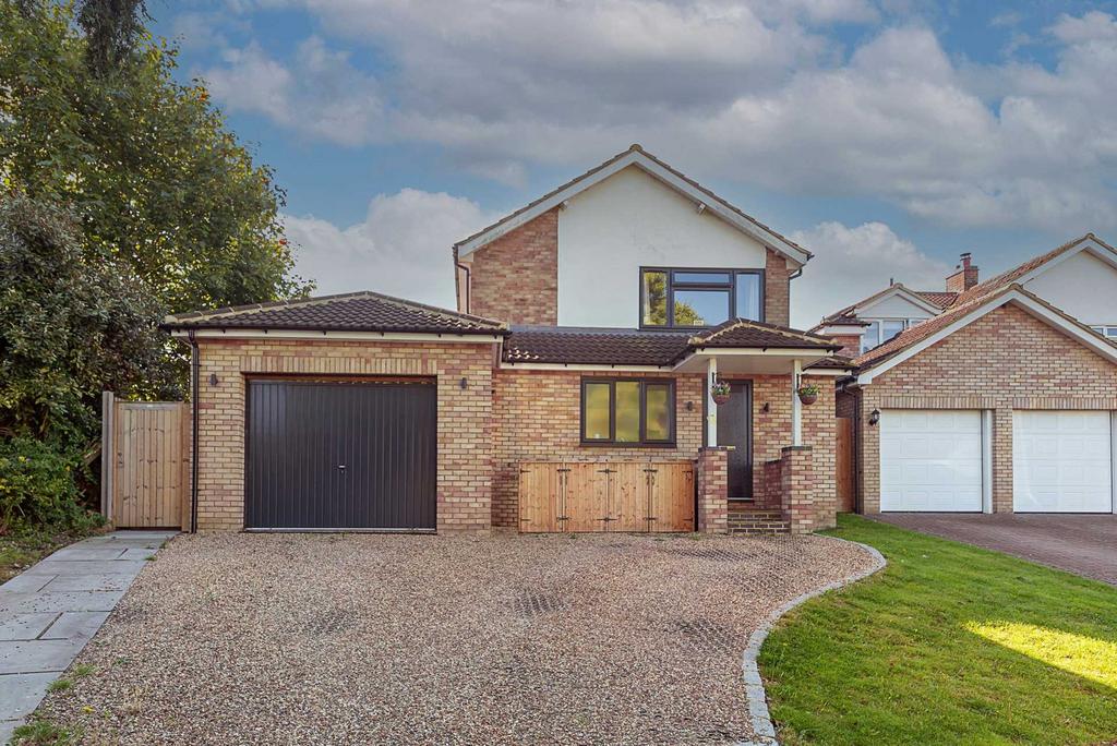 Icknield Way, Tring 3 bed detached house for sale £725,000
