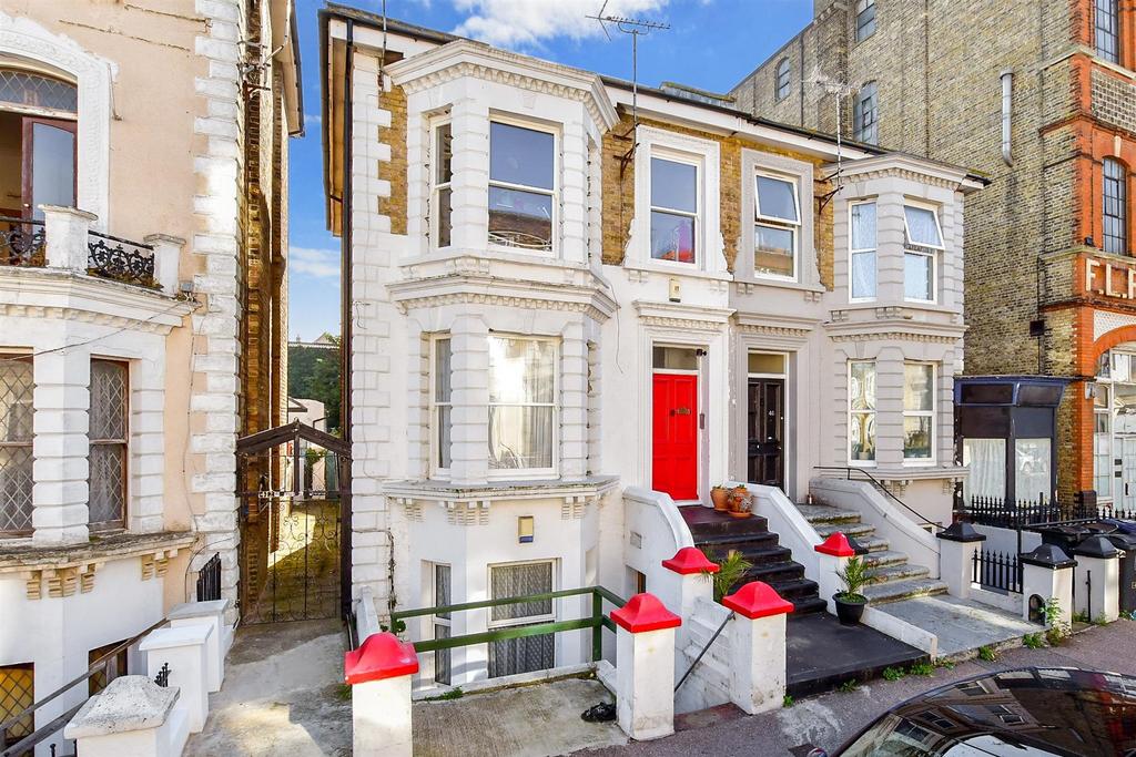 Athelstan Road, Cliftonville, Margate, Kent 2 bed apartment for sale
