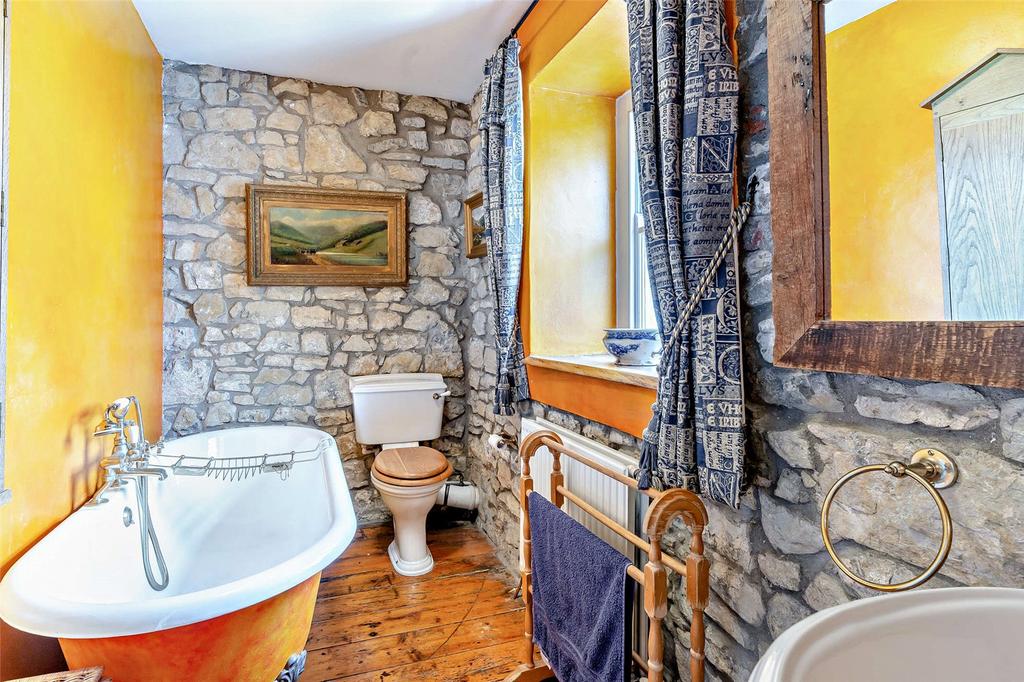 Main House-Bathroom